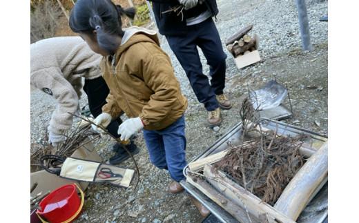 焚き火体験〜焚き火調理と焼きマシュマロを作ろう　ペアチケット／地域活性化協議会　ふるさと納税　アウトドア　三重県　大紀町