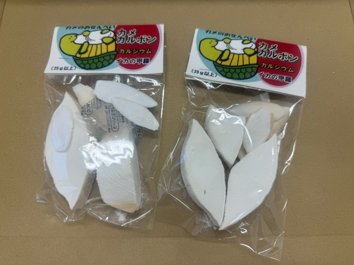 カメのおせんべい カメカルボン 25ｇ×2個入り ／ 山添加工所 亀の餌 カメのエサ ペットフード 栄養補助食品 カルシウム ミネラル 三重県 大紀町